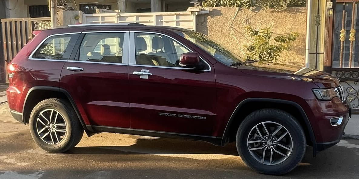 السلام عليكم
جيب لاريدو 2018 خليجي وكالة ليث العبيدي 
مكفولة ماشية 81 الف كم بغداد باسمي 
***********
