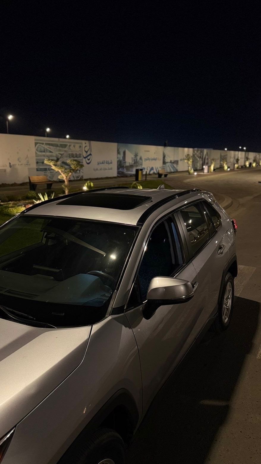 السلام عليكم راف فور موديل 2021 فئه XLE  فول مواصفات 
الكاميرا الخلفية

الكاميرا 360

باب خلفي كهربائي

تدفئة المقاعد

مستشعر وقوف السيارات

شاشة

فتحة سقف

وسائد هوائية 2

مقاعد كهربائية

مصابيح زينون أمامية

الوسائد الهوائية 8

البدء عن بعد

أبل كاربلاي

ذاكرة المقعد

تبريد المقاعد

رادار

عجلة القيادة ساخنة

مراقب النقطة العمياء  
شاحن لاسلكي

مصباح ضباب

مصابيح أمامية LED

مساعد صعود التلال

مثبت السرعة

أندرويد أوتو

تبريد خلفي

 حادثه جاملغ صبغ  و شويه بالبنيد فقط  بدون ايرباك ( يعني  الايرباك مطاك )  شواصي لغد كلها مكفولات 
 العنوان بغداد اليرموك ***********