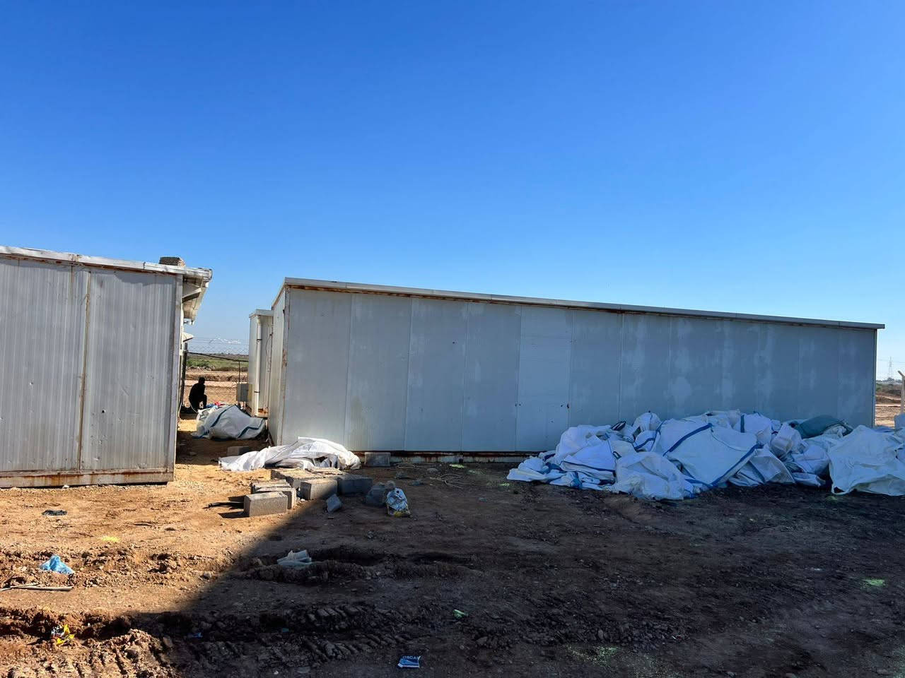 السلام عليكم اخوان كرفانات للبيع العدد6 الاستفسار. اتصل علئ ***********
