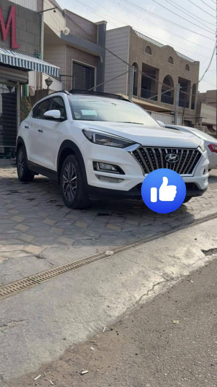 توسان 2020 فول مواصفات
رقم بغداد الدولي بأسمي
ماشيه 106
بيها دعاميه مرشوشه وكارت بالباب الخلفي كلش بسيط 
مكانها واسط قضاء الزبيديه
سعرها 200 وبيها مجال بسيط
***********
