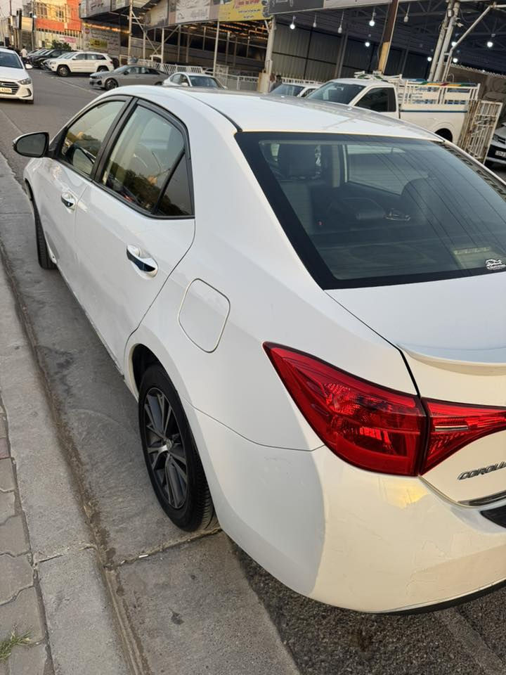 تويوتا كورولا موديل 2018 SE 
حادثها جمرلقين امامي 
بونيت بلدي بس فوق اليت من جهت السايق بيه شبر 
باب المامي السكن بي صبق 40 سنتيم 
سنويه 30 
بطاقه 
محرك كير شرط 
***********
