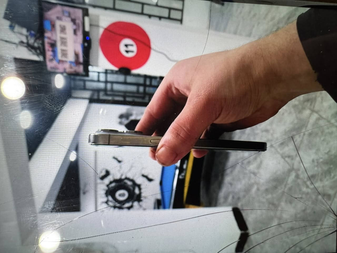 ايفون 15برو ماكس للبيع
الجهاز نضيف 100./.100./.
البطريه 91 مامصعده
السعر مليون 50الف 
شراي اتصال ع رقم
***********
