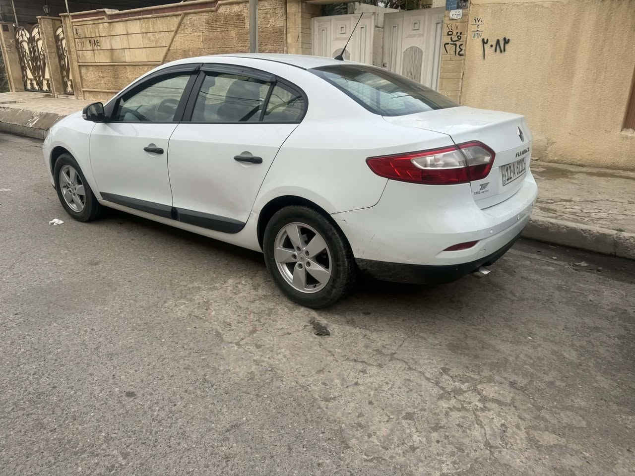 للبيع
رينو فلونس موديل 13 
هزه وسنوية ورقم جديد
كير توماتيك تحكمات ستيرن
محرك مبدل جديد مال كصه
شاشه وكاميرا
تدفئه تبريد شغال
سنويه بأسمي
بيها جاملغ صبغ
سياره جاهزه 100٪
سعر 75 وبيها مجال بسيط
مكاني موصل حي الوحده 
للتواصل 
***********
