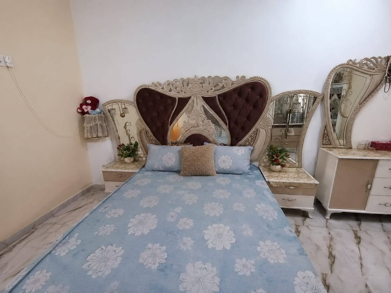 سلام عليكم هاي الغرفه للبيع سعر 650 وبيها مجال مكان فلوجه رقم الجهاز *********** /*********** بي واتساب
