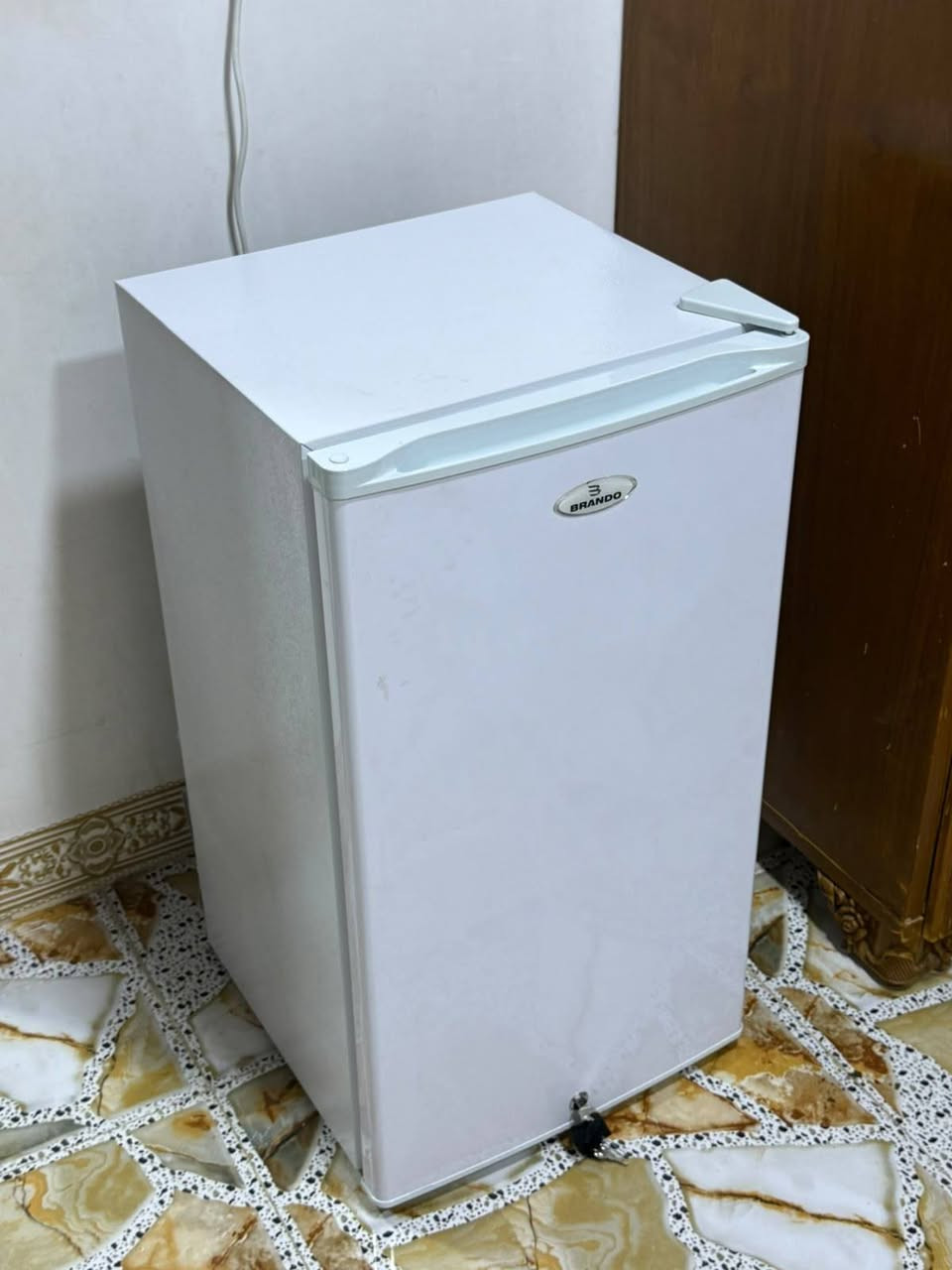 ثلاجه بعدها جديده ما صار شهر من اخذتها 150 مكاني الديوم  

@***********
