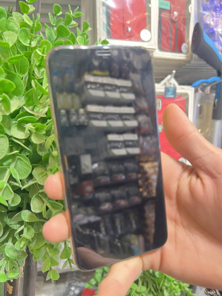 ايفون 11برو ذهبي
نضيف كلش نصافة٩٩بالمية 
اي شخوط مابي نضيف شغال بالكامل اي خلل مابي 
❗️مبدل شاشة اصلية اصلية ثلاث خيارات
❗️ومبدل بطارية اصلية تقرى نسبة ١٠٠ 🔋 
         ذاكرة ٦٤ ❗️
مع غراضة الاصلية كاملة كيبل وشاحنة وكارتونة 
السعر:٢٠٠ الف مكاني بغداد


**إذا كنت صاحب هذا الإعلان وتريد حذفه لأي سبب، رجاءا أرسل رسالة إلى الدعم الفني**