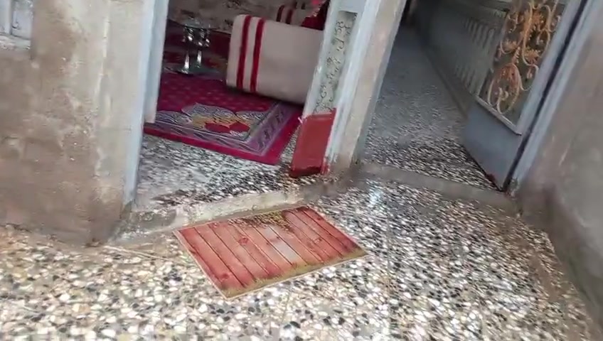 السلام عليكم دار للبيع مساحتة 130متر زراعي سند 25قرار محكمة يحتوي على استقبال ومطبخ وصالة كبيرة جدا وغرف نوم عدد اثنين كبار وصحيات عدد 2 وخط ماء 24ساعة وخط كهرباء ذهبي المنطقة تبليط 
السعر 60 العنوان بغداد جسر ديالى الجديد الكرغولية سايد الواحد خلف حمام الامراء 
الاستفسار اكثر الاتصال على الرقم  ***********
بي واتساب
