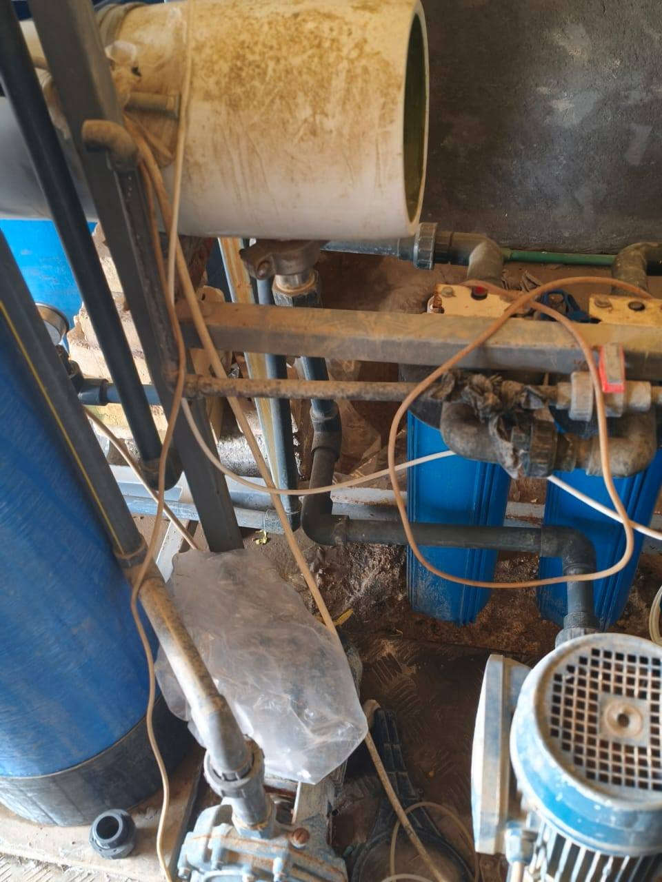 محطه مياه ارو للبيع ام لمتر تحتوي على تانكيات ٤ ثنين ام ٥٠٠٠ وثنين ام ٢٠٠٠ محطه جاهزه جديده مي خير من الله للتصال ***********
