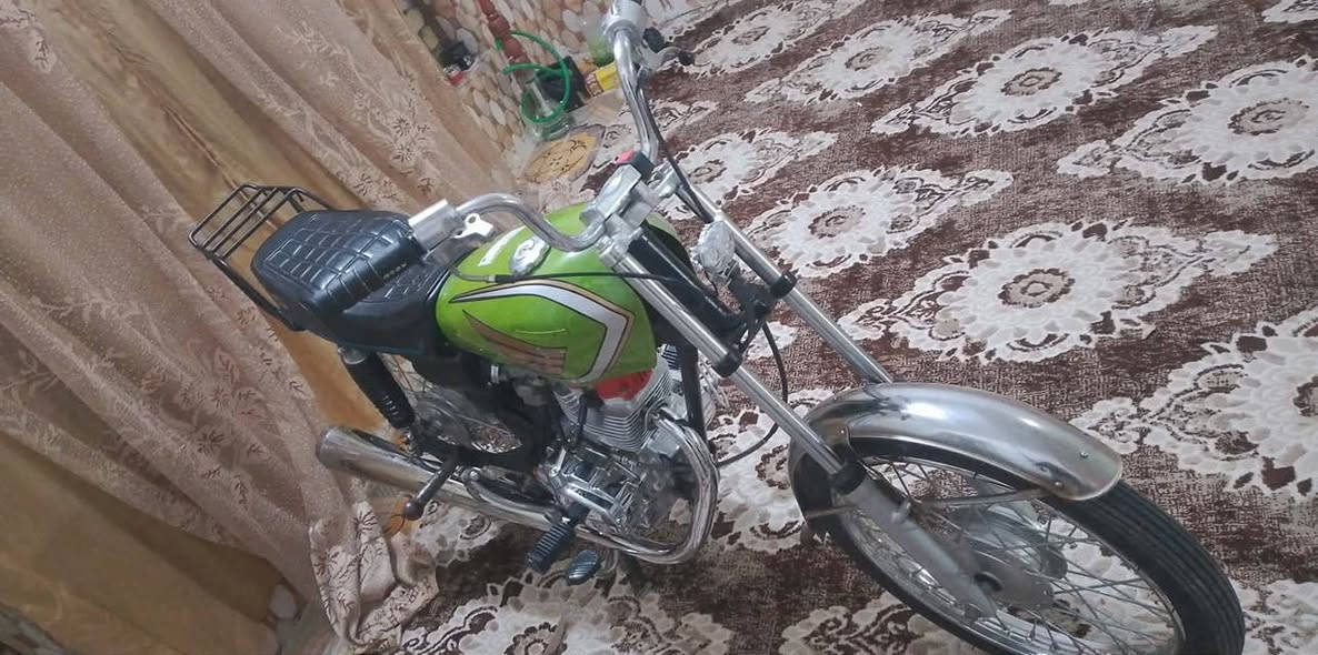 سلام عليكم دراجه لبيع بدون وراق صارله شهر معمره لي يريده يتواصل وياي سعر مناسب او يتصل علا رقمي *********** دراجه حلوه ورزنه الله شاهد
