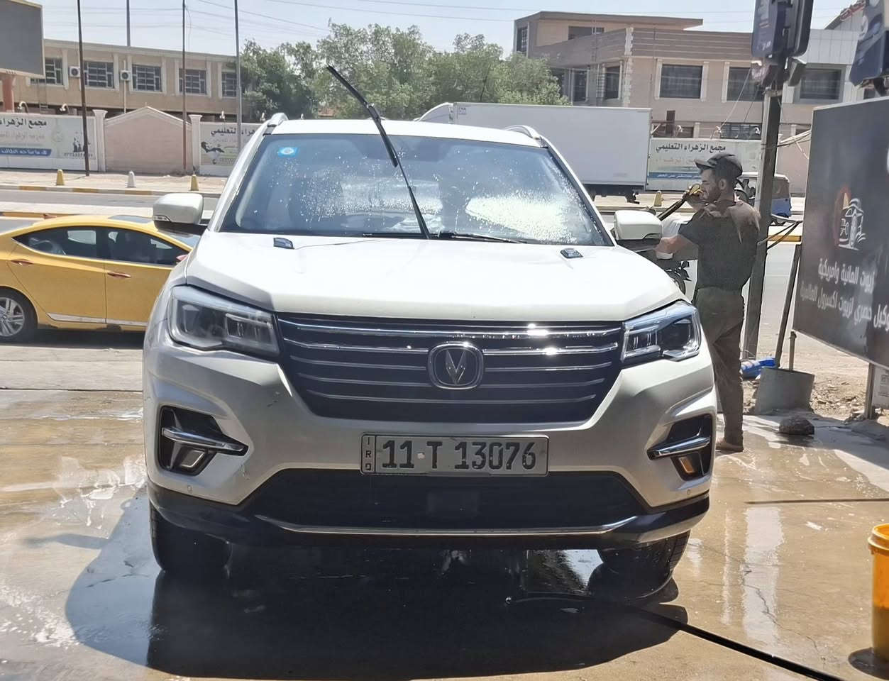 للبيع او مراوس 
السيارة: شانجان  CS75
الموديل: 2019
اللون: أبيض
رقم بغداد الإنكليزي  
الاستفسار على الرقم 
***********
المواصفات الداخلية:
بصمة تشغيل
بصمة ابواب 
تبريد 2 قطعة  تبريدها ثلج ❄️
شاشة أندرويد كبيرة لمس
شاشة تفاعلية 
بلوتوث
Wifi
مثبت سرعة
تحكم ستيرن 
اتو هولد 
سايد بريك دكمة 
ثلاجة مشروبات 
مرايا كهربائية
جام كهرباء 
عدد 8 قطعة إيرباك (وسائد هوائية)
5 مكبرات صوت
نظام إنذار
نظام ملاحه (GPS)
المواصفات الخارجية:
قمارة جام بانوراما
أضواء LED
أضواء زينون
حساسات ضغط الإطارات
حساسات اصطفاف
كاميرا خلفية
جناح خلفي
ويل كب عدد 4 
اشاير بالمري 
مري شفط 
اريل قرش (نفكيشن) 
المواصفات الميكانيكية:
محرك 1,800 CC  تيربو
بيهة مشكلة بالمحرك  
4 سلندر
كير أوتوماتيك 
ماشية ١٧٣ الف قابل للزيادة
