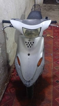 دراجة بيجي ام تسع زروف سرعة 60 طفت بية بانزين وبعد ماشتغلت ماعرف خللها...