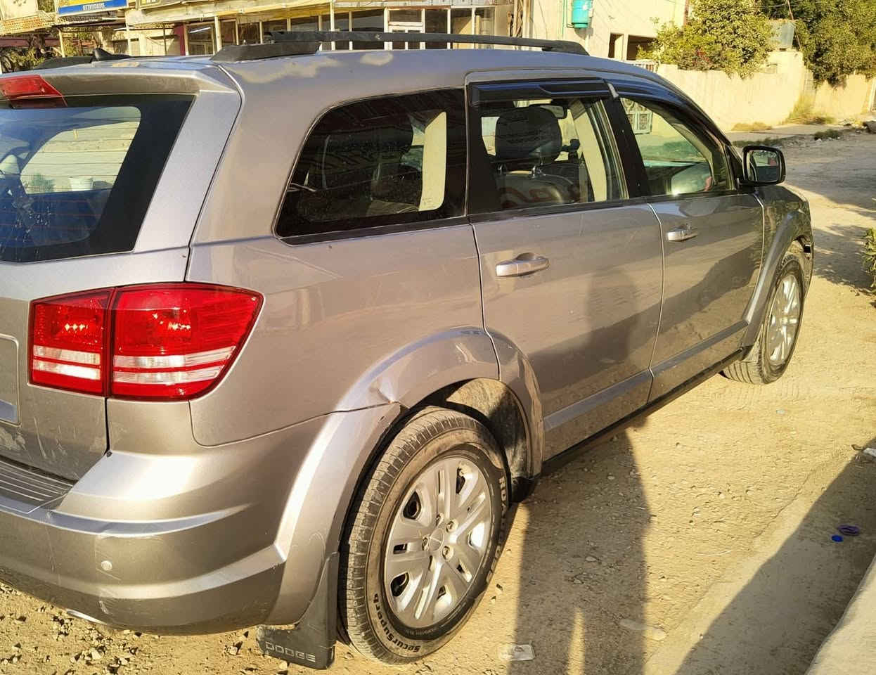 السلام عليكم من رخصه الادمن مكلف بالنشر
دوج جورني 2018 ..لون سلفر ..وارد امريكي ..بدون ضرر ..سبعه راكب ..گير ومحرك مكفول ..مكينه اربعه سلندر 2400..تخم تاير جديد .. السياره بسمي تحويل مباشر ..سنويه جديده ..مكان السياره في ديالى ..وهذا رقم صاحب السياره .. ***********.. والسعر 145..
