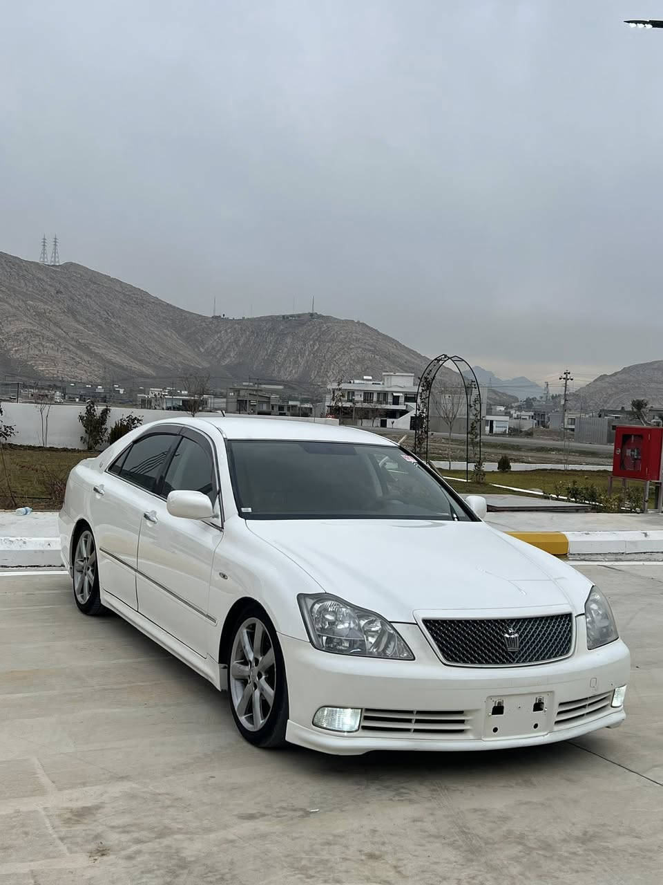 شاینە١٨٢ بڕاوە
٤ دوگمەی فول 
گێڕ مەکینە ئەکسل هەمو گیانی بەشەرت
سەقفو دەحمو لێدراو بەشەرت
٤ کوشن کارەبا ٤ کوشن هیتەر سوکان کارەبا  
پەردە سەلاجە تەبرید مەرکەزی
ساج سور ❤️
ویل دینگە بیلاد
شوێن ڕانیە حاجیاوا
***********
