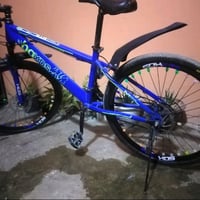 حجم 26نظيف بس تاية الكدام شوية تعبانه  السعر 60 وبي مجال  07705933270