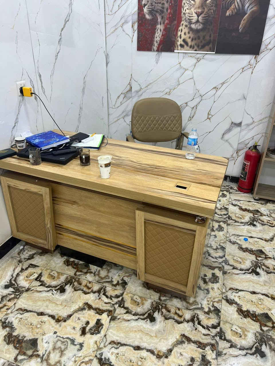 ميز مكتب+ كرسي +عارضة رفوف
السعر ٢٧٥
***********
