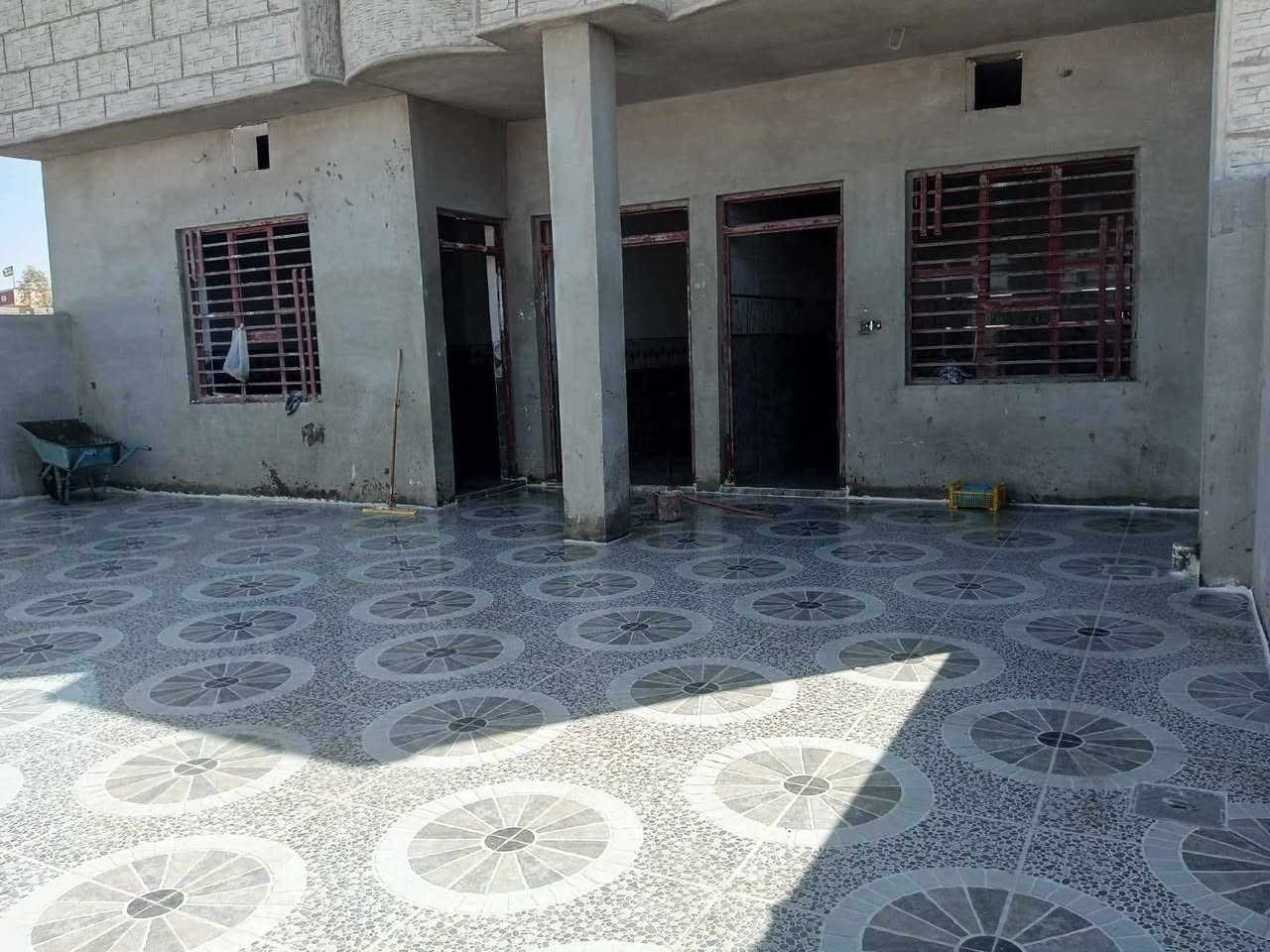 بيت للبيع بل لقسط للبيع او مروسا مع سيارة او مروسا مع قطعه او مروسا مع بيت منطقه مقابل مستشفى حسين مساحه ٢٠٠متر مربع علمود سعر خابر عل هداك رقما اتفهم وياها صاحب بيت انا بس مكلف نشر ***********
