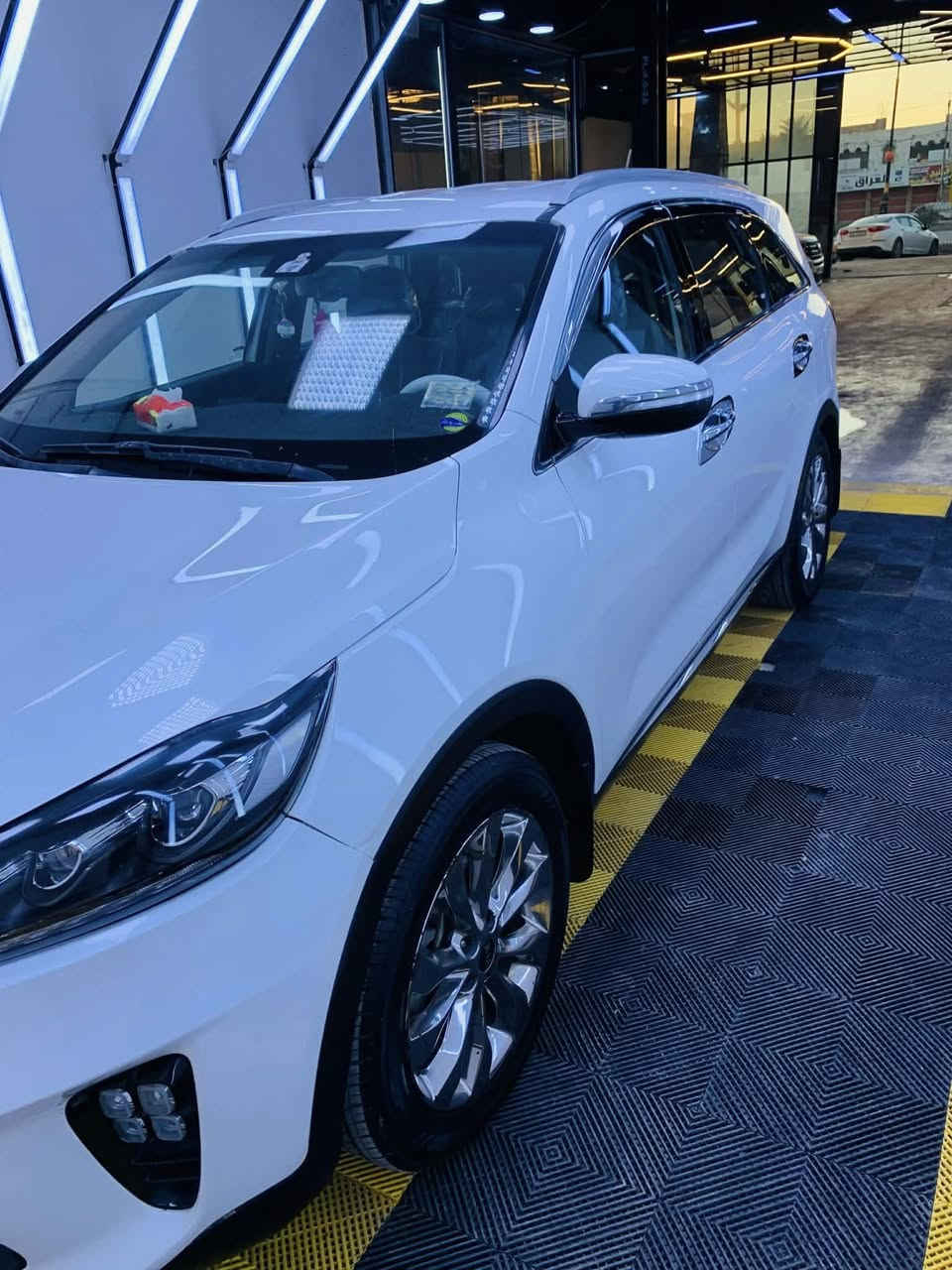 السلام عليكم
سورنتو خليجي 2018 
محرك 6 رقم بغداد 
سبعه راكب وبصمه وكشنات كهرباء 
سونار داخل المنشور 
السعر 243
مكاني ديالى
الاتصال ***********
