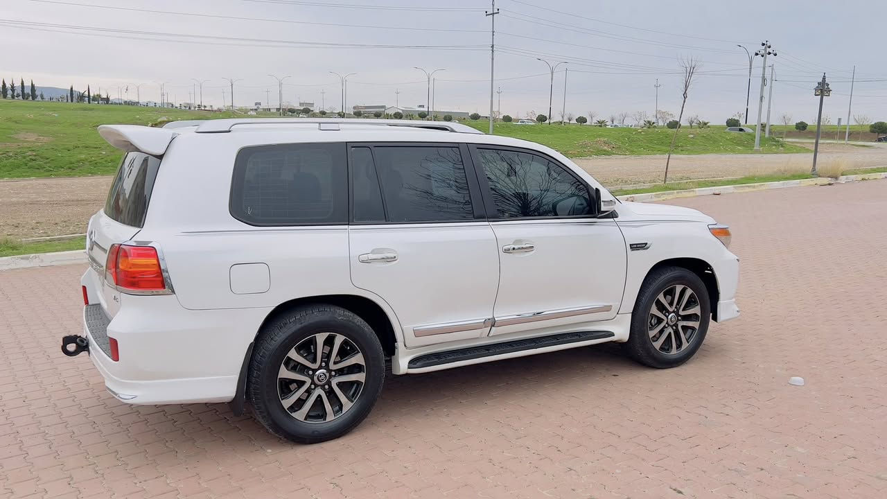 للبيع لاندكروز موديل 2008 تحديث 2014 صبغ سته قطع صبغ وشبرين يم سلايت امامي صبغ بدون دواخل امامي و خلفي كبس بدون دواخل بس اني ابيع عام صبغ  سعر 235ومجال 
فول مواصفات
بصمه 
بصمه ابواب
فتحه سلايت
كشنات جلد
كشنات كهرباء ثنين ثلاث حركات 
زراكات
مري شفط
تحكمات ستيرن كامله
مثبت سرعه
شاشه ايباد 
ثلاجه 
سبعه راكب
ثلاث قطع تبريد 
محرك v6 
حساس امامي
حساس خلفي
وباقي مواصفات   معروفة 
واستاب ***********عنوان عقره تابع اربيل
