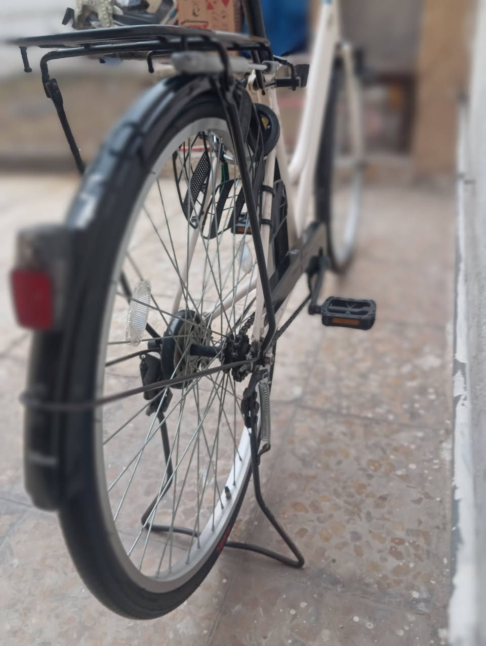 السلام عليكم بايسكل حجم 26 موديل 2021 ياباني نضافه البايسكل 90٪ السعر 100 او بي مجال قليل المكان البياع شارع 20 الاتصال هذه الرقم ***********
