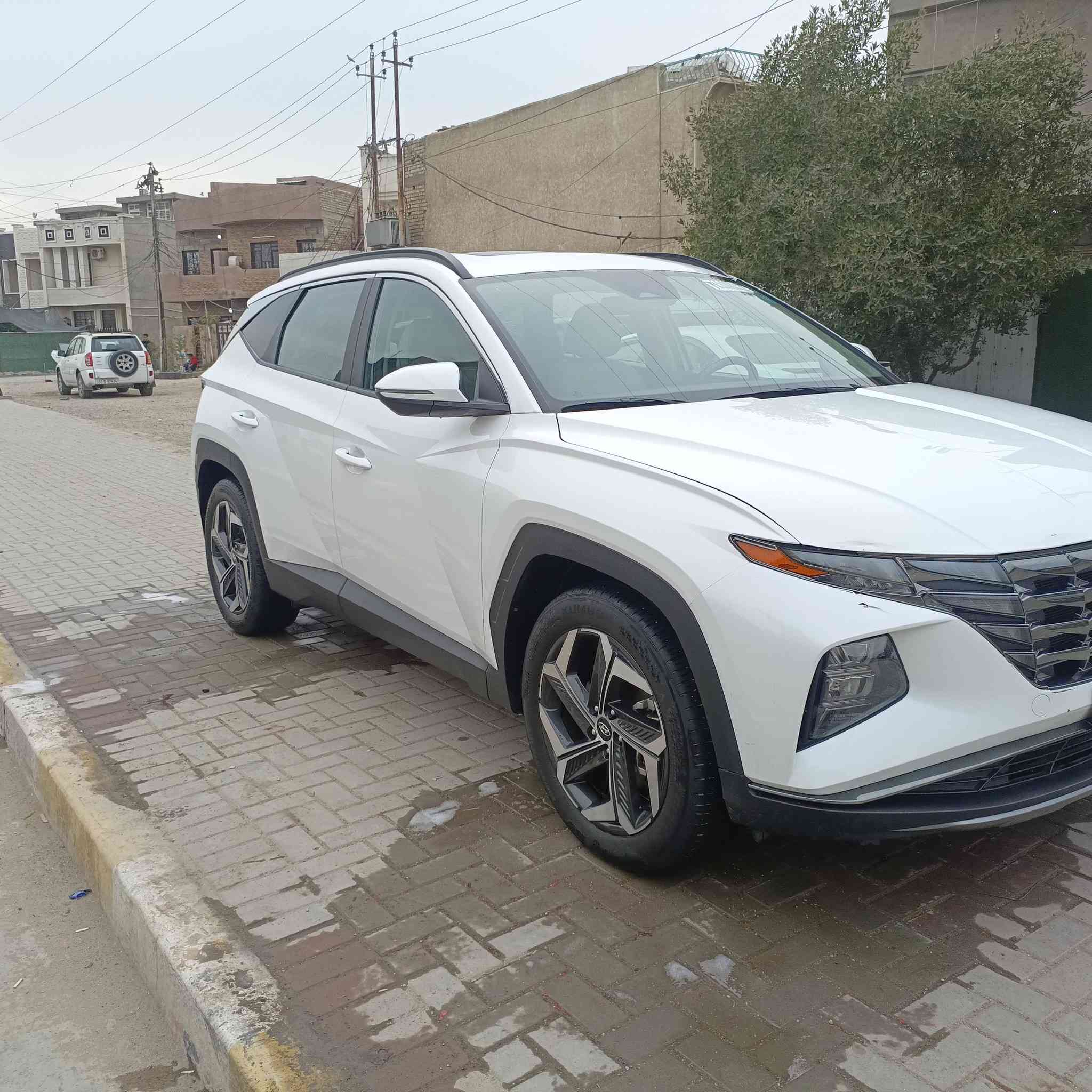 هيونداي توسان  2023

سعة المحرك : 2.5 GDi مع كير 8 نمر
 
وارد امريكي حادثه دعاميه اماميه مبدله بدون دواخل وحافت جاملغ بارد بدون تبديل ليبل واحد سياره

اللون الخارجي : ( ابيض
اللون الداخلي :  ( ا بيض )
قراءة العداد : 52mil

رقم بغداد بسمي هزه جديده

الاضافات

-بصمه تشغيل
-بصمه ابواب
-تشغيل عن بعد
-شاحن واير ليس
-صندوق كهرباء 
-رادار امامي قياده اليه
- نظام مساعدة عدم الانحراف عن الطريق 
-نظام carplay 
- شاشة وسطية كبيره 
- نظام النقطة العمياء ( حساس مرايا جانبيه)
- هاند بريك بصمة 
-اوتو هولد
-نظام توقف تلقائي عند الرجوع
 - كاميرة خلفية بدقة عالية 
 - نوع المقاعد: كهربائي  - تدفئة 
- المصابيح:  زينون - إضاءة ليد- ليزر
- دخول ذكي  

للاستفسار الاتصال على الرقم
‏***********واتساب 
مكاني بغداد الدوره
السعر 210وبيه مجال 
بيع أو مراوس النتره أو فورتي
