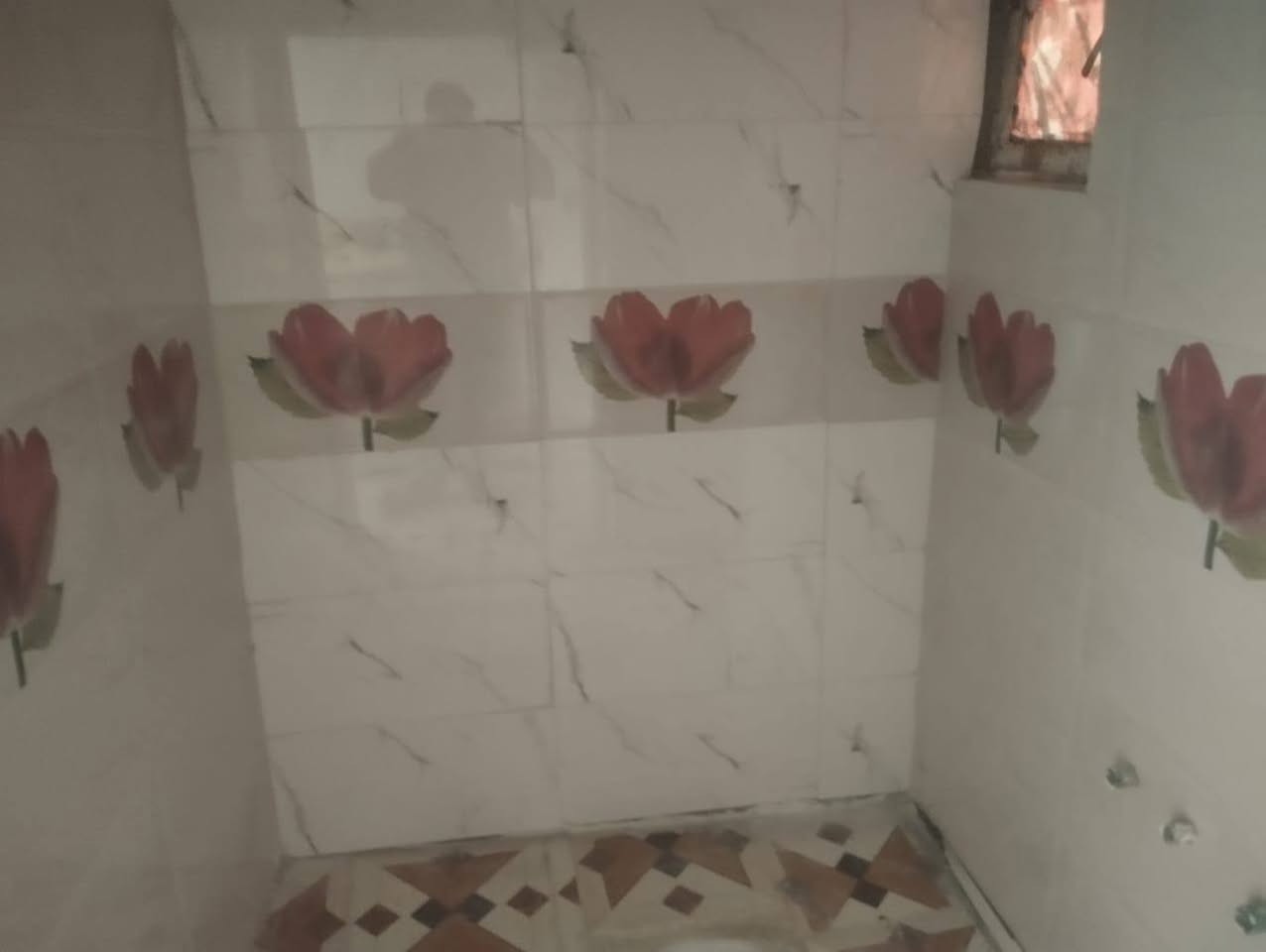 بيت للبيع  مساحت البنيان 150 متر  حي غازي ومن ظمن البيت 100 مبني للسقف السعر 28 الستفسار الاتصال برقم ***********
