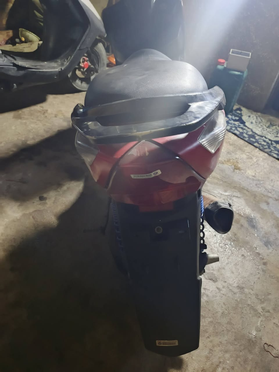 ترهم مراوس باي دراجه او بيع 350 وبيها مجال  ثعلب لون احمر دراجه حلوه ومرتبة فقط بيها ملاحضات بسيطه  صالصنة رياضي توبو صوت طرب  نقص شوته وبيها دخانه سوده مال كابريتر بس مو قوية يحتاجله تنضيف وجوزته مسويها دكمه لان خربانه جوزتها  شغاله وخير من الله ماموكفتني  ترهم مراوس ***********
