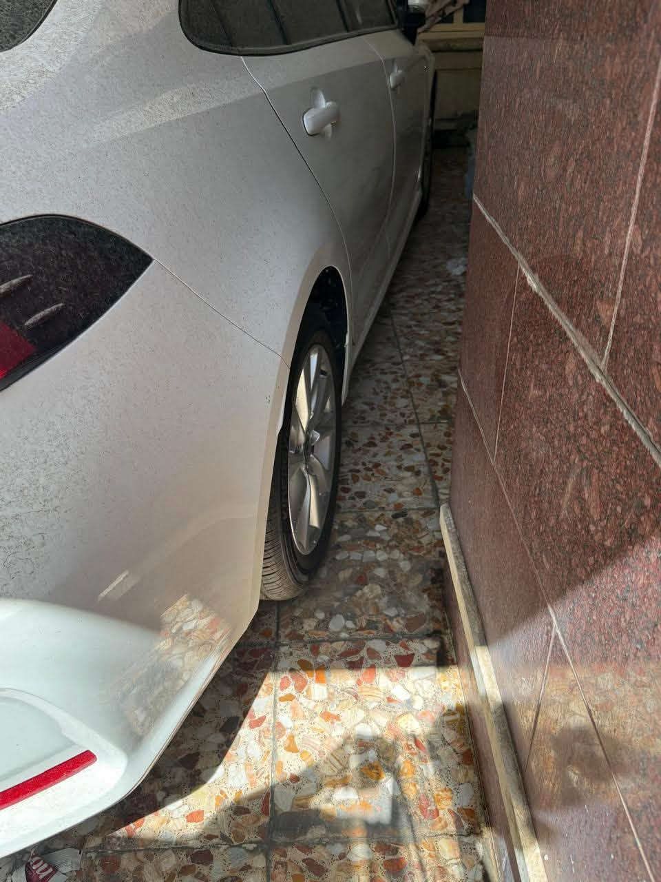 السلام عليكم كورلا موديل ٢٥شكل الخليجي  ماشيه ١٦٠٠محرك ١٨٠٠هايبر شركه باركود داخل جلد بيه صبغ ع كد شخط بالباب الخلفي السكن كد شبر والباقي كله مكفوله السعر ٢٤مليون وبيه مجال بسيط للاستفسار الاتصال***********بغداد الجديده حي المعلمين
