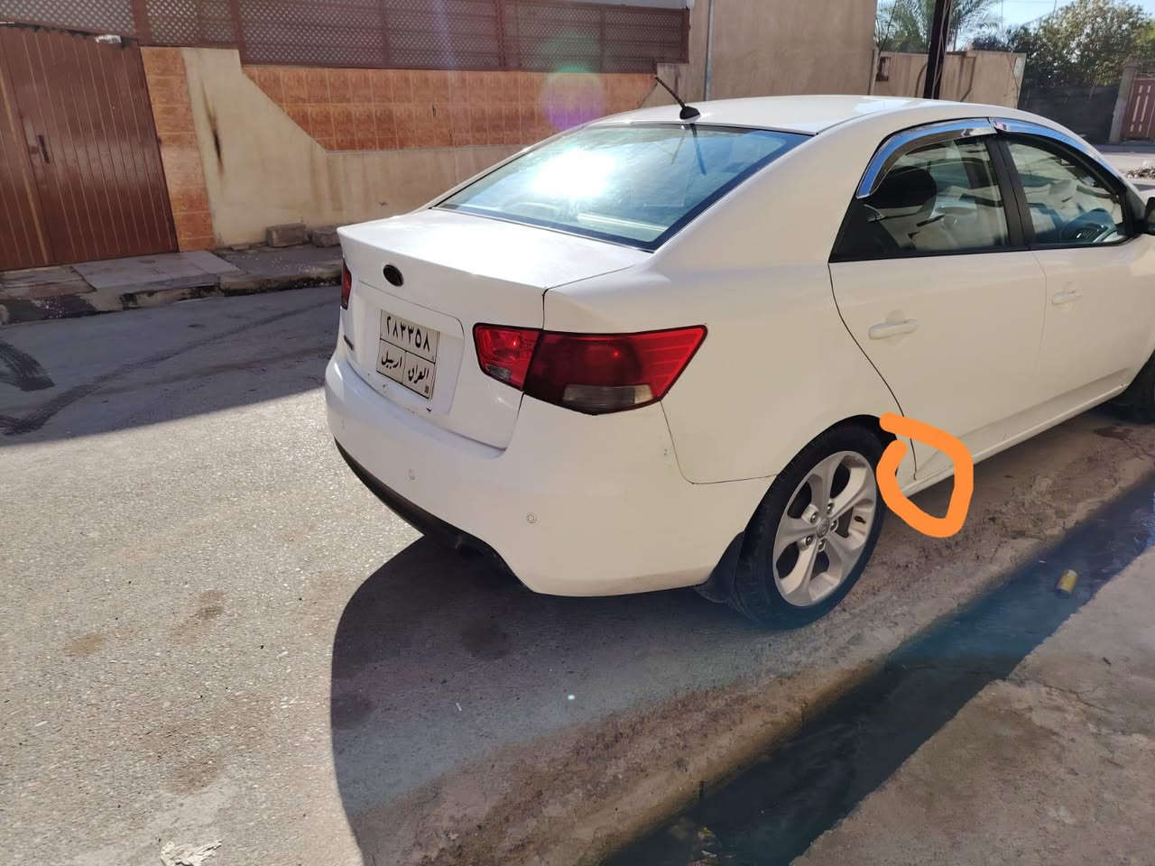 السلام عليكم 
كيا سيراتو ٢٠١١ مكينة ١٦ كوري  
صبغ ربع البوند وربع الجاملغ مثل ماماشر بالصور بدون داخل بدون ايرباك 
كير ومكينة ذهب طخم جديد تاير جديد 
سيارة حلوة حيل 
السعر ٨٨ 
مكان السيارة الموصل 
للاستفسار 
***********
