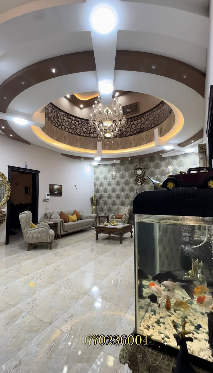 ساحة احتفالات مقابل جامع خير او مقابل مول زياد 
بيت ٣٠٠متر واجهة ١٤م 
طابو صرف 
بناء ٢٠٢٢ فول مواصفات 
لمعرفة السعر اكتب (تم)
***********
