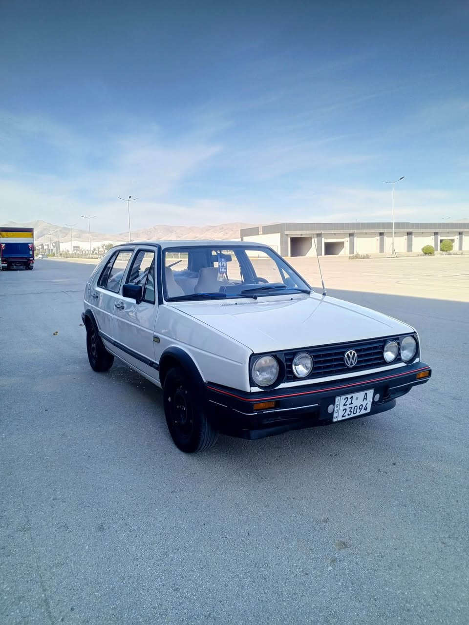 سلاوي خوا لة هةموو لايةك 
گؤلف موديل 86
نموونة لةجواني 
بيدةعموو ليدراو دوو پةلة بؤياخي بچوكي هةية
رةقةموو سةنةوي تازة 
تاقم پيشوو دواي تازة داگيراوة
تاقم تايةي لؤك يةك حةفتةية بةسراوة 
هةموو گياني لةسةر شةريكة ماوة
سعري 33$ كةميك معامةلة
شوين سليماني 
ژ/ *********** السليمانية, العراق
