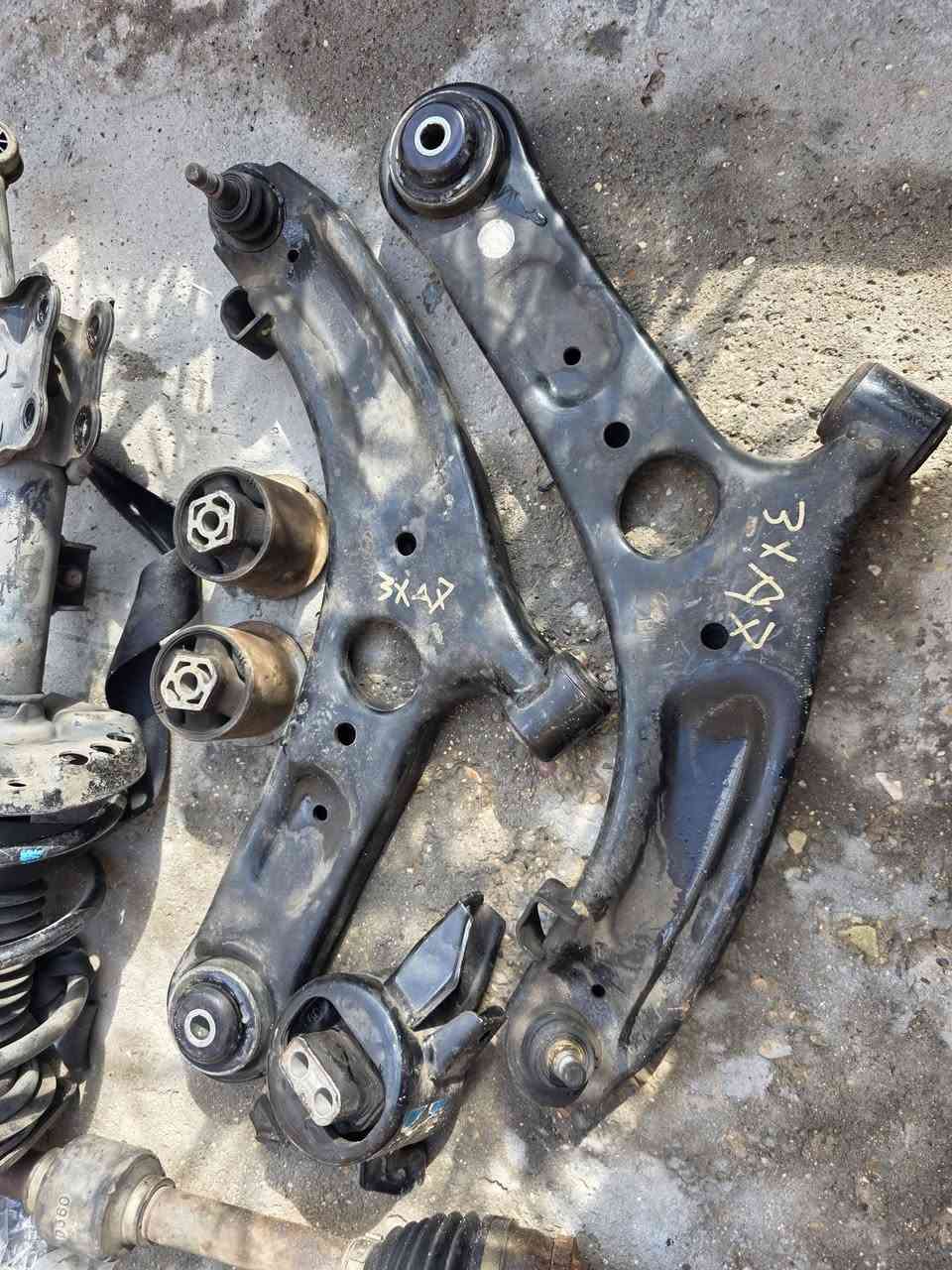 سلام عليكم شباب غراض صدر حاويه شرط زيرو مال النترا مضلع مشط ستيرن دبلات امامي كامل لويات خلفيه بوش خلفي 
طبلات امامي درايم شفت الطويل اذان محرك  شمعات لاستيك رباط غراض شرط نظافه ١٠٠ ب ١٠٠ مكان حي اور بغداد 
اشتريتهن السيارتي ونباعت  للاتصال ***********
