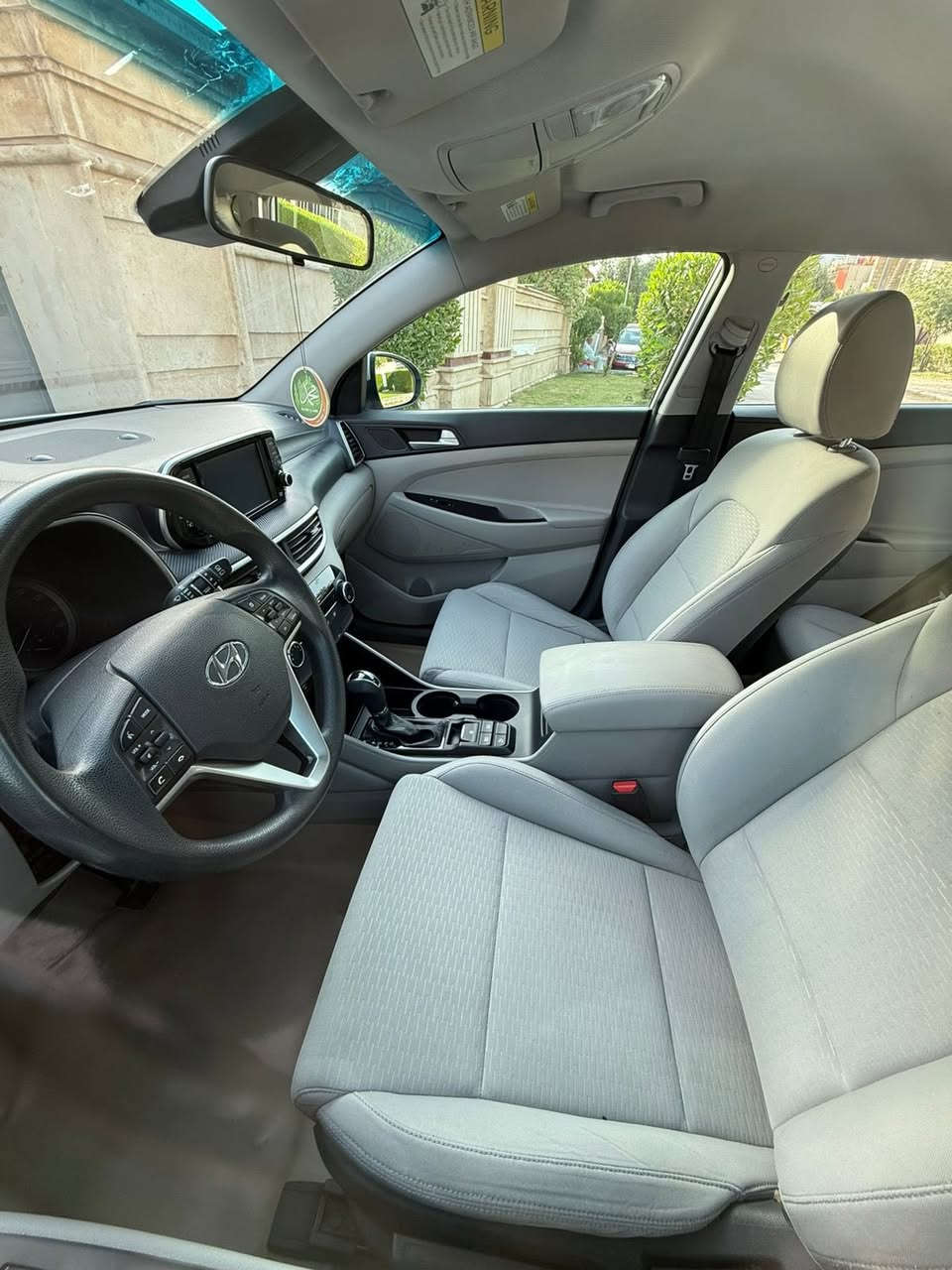 اسلام عليكم
توسان وارد امريكي. موديل 2019 
ارقام. بغداد. جديده حولته الماني 
موتصفات 
فور ويل 
هند بريك بصمه 
اوتو هولد 
انظمه قياده 
كامره 
شاشه
تحديد مسار 
حادثه. فقط دعاميه. 
وبيهه كلير 3 قطع بدون حادث 
لصور موجوده بالمنشور 
سياره ماشيه 
63 ميل 
عليهه تخم تاير جديد 
سيرفس كامل 
 
مكان السياره بغداد. السيدية 

سعرهه.  160 وبيهه مجال. 

رقمي. *********** 
الشراي يتصل.
