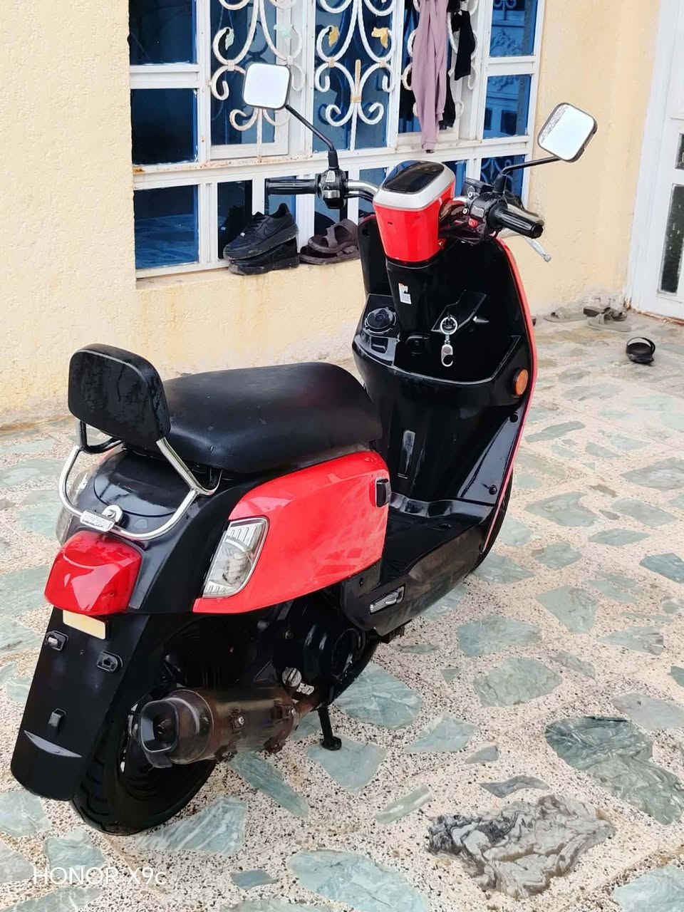 بوليس موديل 2013 الدراجه تخبل ما مفتوحه كله على بلاده بس الكفرات امبدل  نكره سلف شغال دبل اشاير عداد  السرعه شغال رايده ب850 او مراوس بمنغولي حديث وانطي فرق اذا نضيفه تواصل فقط واتساب ***********
