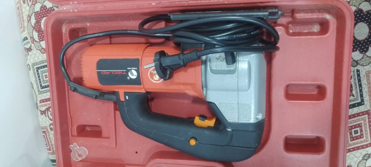 عدد للبيع
دريل بوش الاصلي ما مفتوح من اكارتون جديد غير مسعمل قطعتين سعر القطعه 50الف 

رنده كهربائية بارك سايد الاصلي  مال باله استخدام خارج العراق شرط النضافه سعر 40 الف

منشار تخريم  اصلي ملف نحاس شرط تجي وياه تيغه السعر 45
يوجد خدمة توصيل جميع المحافضات
هاتف‏‪***********‬‏
