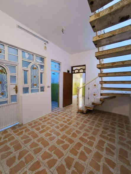 سلام عليكم متوفر بيت للايجار في حي النداء ع شارع ٢٠ المساحه 100 متر نظيف طبعا هوا البيت انباع على المبادره بس تعرفون المبادره تتأخر 4 شهور او خمسه او حتى أكثر بعد حسب الدوله ف اريد مأجر ياجره بهاي المده 5 شهور او اقل او اكثر حسب المبادره بعد الإيجار 300 الف قفل للتواصل على الرقم ***********
