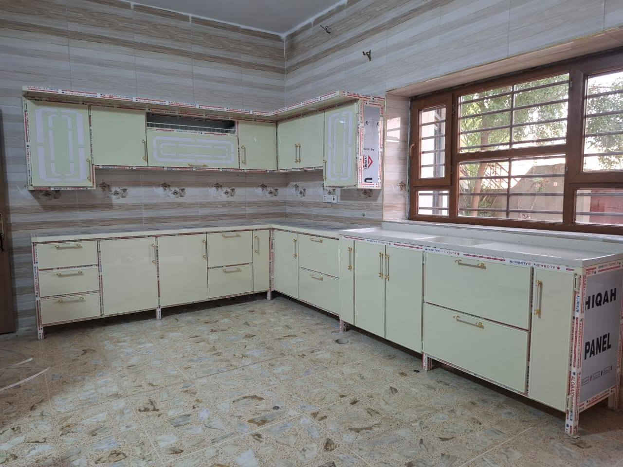 السلام وعليكم معمل الرحمة الالمنيوم بيع وشراء الكاونترات ب انسب الاسعار يوجد لدينا   كاونترات حمله مفرد ***********💜
