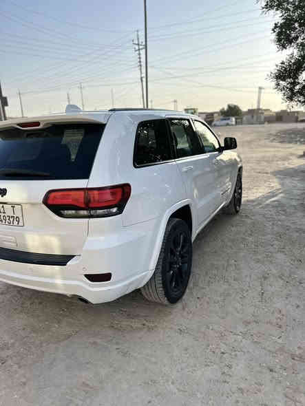 سلام عليكم جيب لاريد موديل 2018اصل 
حادث جاملغ أوبنيد بدون دواخل
سياره فول مواصفات 
ماشيه 100
سعر 235بيه مجال 
اتصال ***********
