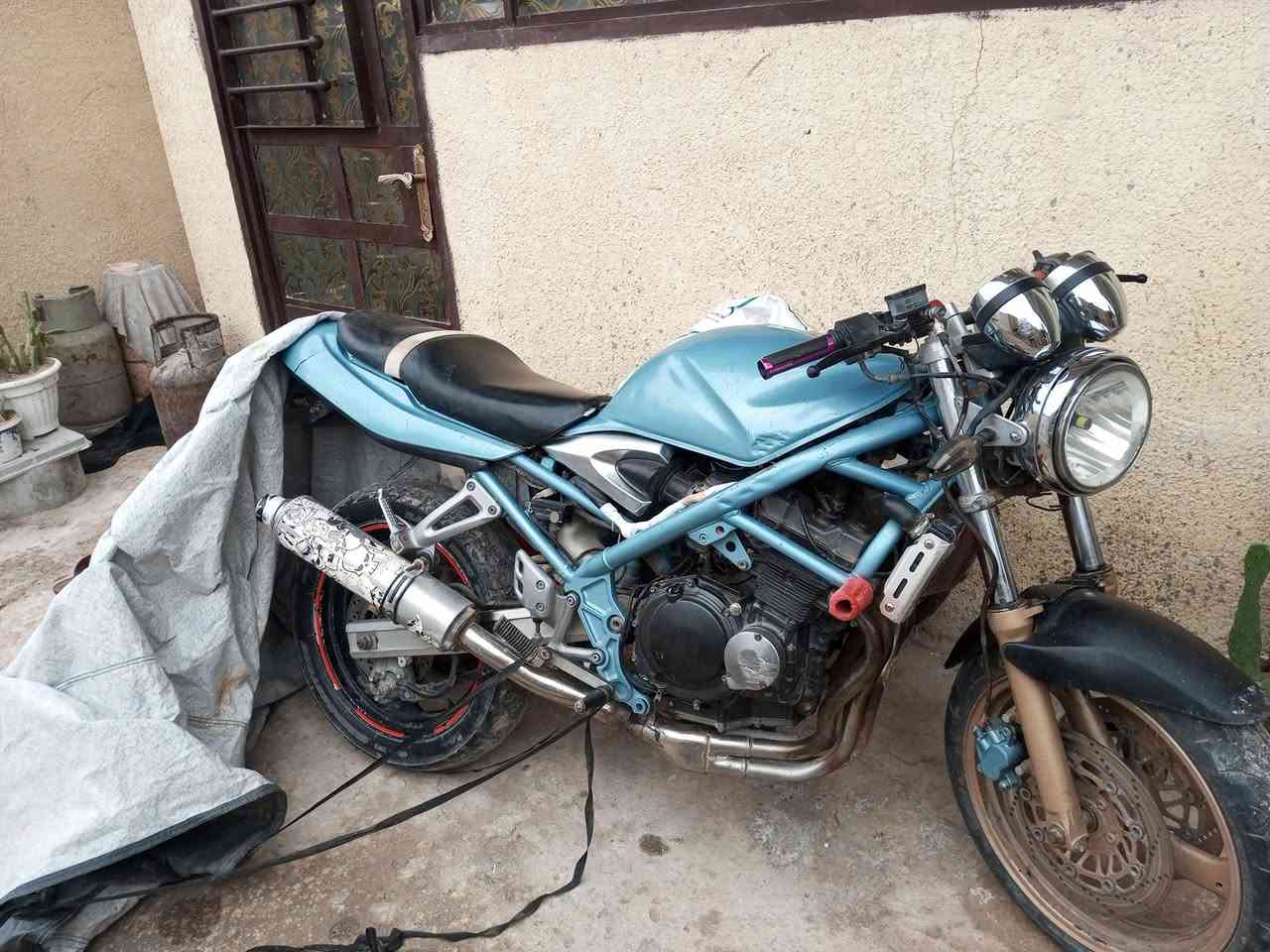 سلام عليكم
بطح بانده كرستال 
الدراجه اكفلهة من السرقه 
واكفل كير ومكينه وكلشي شغال 
والدراجه شغاله بس متروكه صالهة اكثر من شهرين 
تحتاج تنضيف كابريترات فقط 
واروراق ما بيهة. 
السعر 950 
المكان بغداد الغزاليه 
للتواصل خاص او واتساب 
***********
