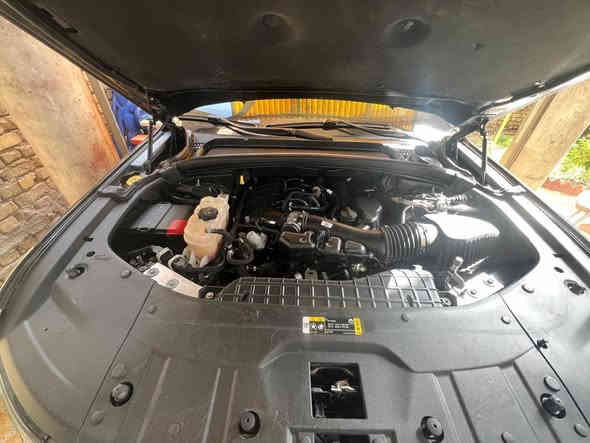 بيع مستعجل
السلام عليكم 
جيب 7 راكب 
الموديل : 2023 . (وارد امريكي) . 
المحرك : (3600)v6.
العداد : .(39000)M. 
رقم بغداد بأسمي.
* رادار امامي مع مانع تصادم.
*مانع تصادم خلفي.
* شاحن موبايل وايرلس. 
* شاشه مع كامرة 
* نظام الخرائط (GPS).
* كير شفتات بالستيرن. 
* المصابيح الأمامية LED. 
*المصابيح الخلفيه LED.
* المقعد الأمامي للسائق كهرباء.
* دواخل جلد 
* مقاعد Vip
* حساسات خلفية. 
* بلوتوث تلفون. 
* محدد سرعة.
السياره جاهزه من كلشي 
ايرباكات وشاصي ومكينه ودواخل مكفول والسونار مرفق
السعر 250 ورقه
مكان السيارة: بغداد  
للاستفسار الاتصال ع الرقم: ‭0770 047 2949
