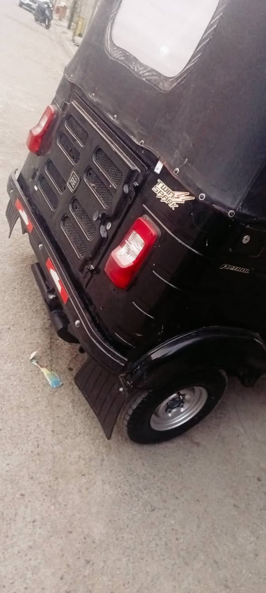 السلام عليكم تكتك للبيع نضيفه وخير من الله سعر3500وبيه مجال بسيط مكاني بغداد رقمي 
‏‪***********‬‏
