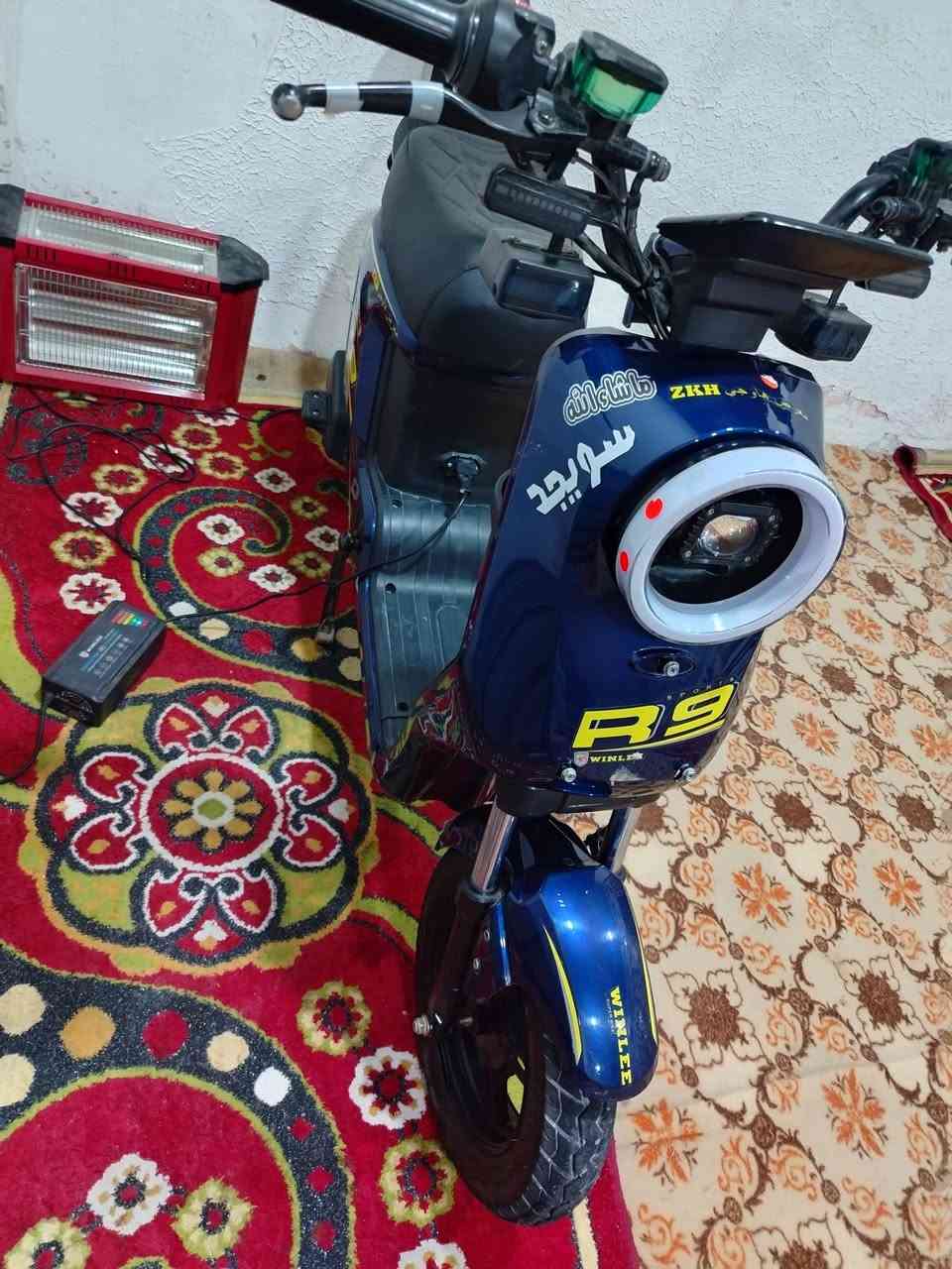 دراجه ار 9 دراجه نظيفه كهربائياته شغاله بصمه تشتغل عن بعد دراجه كفاله عامه السعر 400  دراجه نظيفه ما متعوبه العنوان الزبير حي الخطوه البصره ***********
