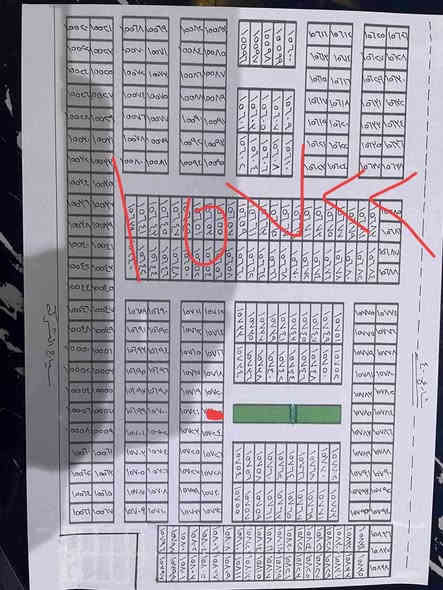 عندي قطعة أرض 200 متر رقم القطعة 15722 موقع مميز مقابيل الحديقة الخضراء توزيع المجمع الصناعي  السعر 130 مليون وبيها مجال للاتصال ***********
