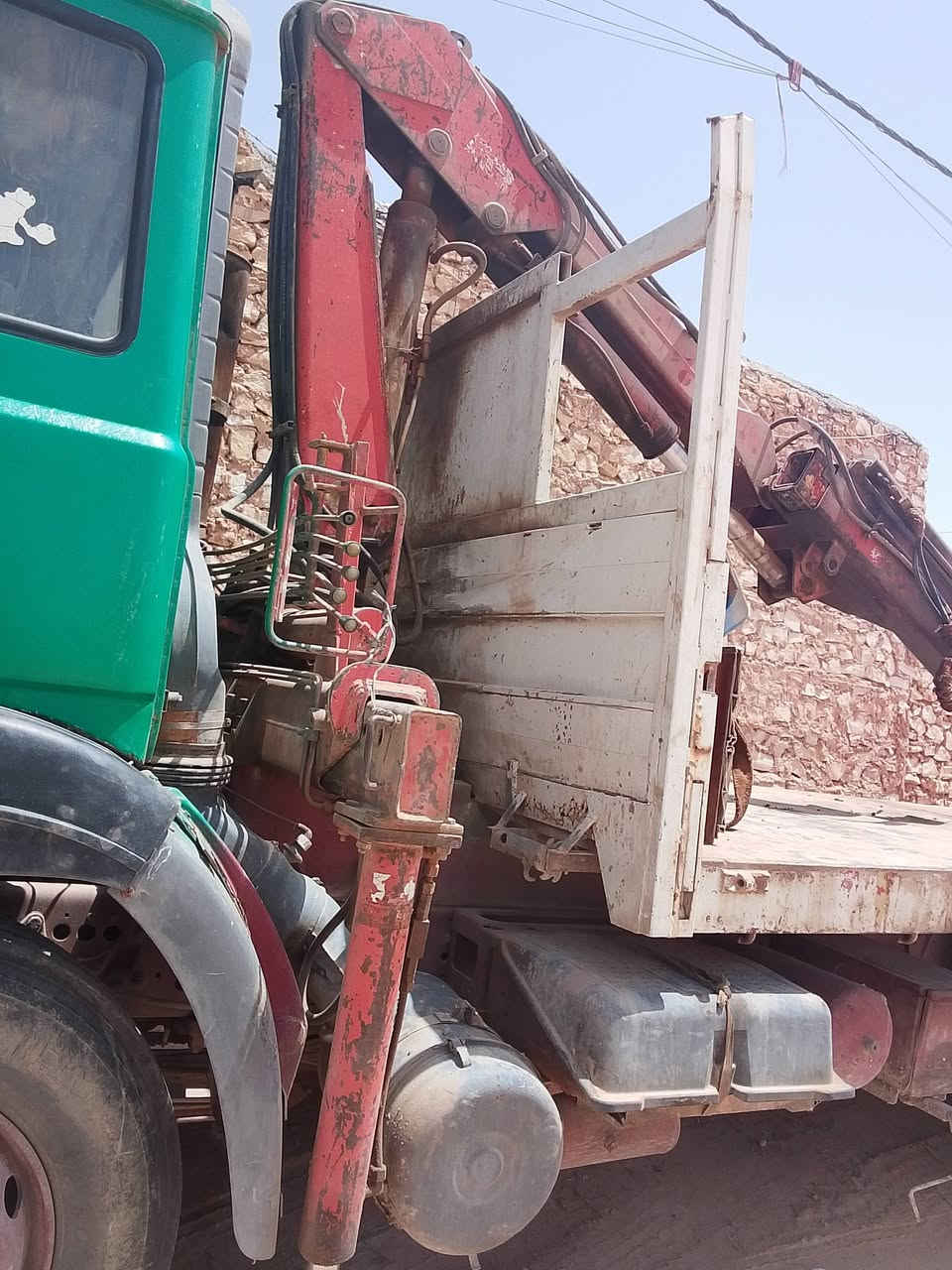 السلام عليكم.. كرين للبيع افيكو موديل 90.طويله  كرين اربعه ونص طن.  للاتصال على رقم الهاتف ‏ ‪***********‬‏
