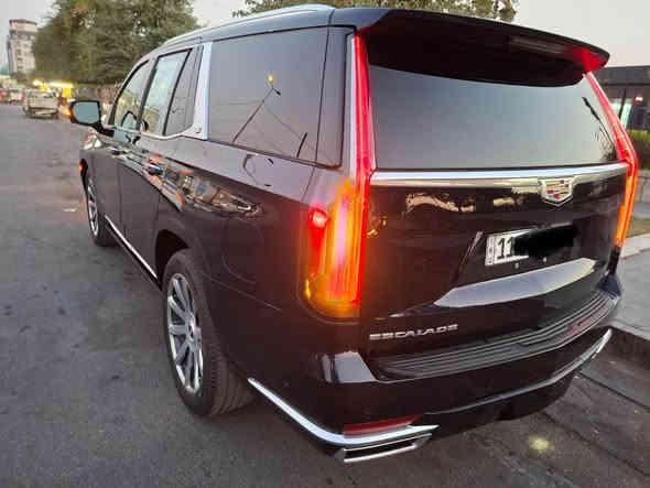 سلام عليكم كديلاك اسكاليد 600 موديل 2021 رقم بغداد مميز انكليزي 
فول مواصفات
36 سماعة 
كشنات جلد منفصلة خزن وذاكرة ومساج وكهرباء وتدفئة وتبريد داخل ملكي اضافة الى صاج بانوراما
 بصمة
 كامرات عدد 5 
دوسات كهربائي وانارة LED 
مري اشارة ورادار وشفط 
صندوك ذكي وكهربائي 
ويل كب حجم 22 
جكات هواء 
قيادة ذاتية 
ستيرن شفتات وتدفئة وتبريد محرك 6200 
شباك كروم 
شاشات عدد 3  
تشغيل عن بعد شعار كديلاك ترحيب عند الاقتراب
 سايد بريك بصمة
 يدات انارة ترحيب
الباب شفط
بعد بيها هواي مواصفات
 المواصفات فول 1/1 
ضرر دعامية امامية جاملغ مفتوح فقط بيها بارد بالجاملغ الخلفي الايمن حالوب بالبنيد 
ماشية ٥٦…..الرقم مميز
السعر 550$الف وبيها مجال بسيط 
اي استفسار هذا رقمي *********** 
اخوان مامتواجد على الفيس
بغداد الكرخ بغداد
