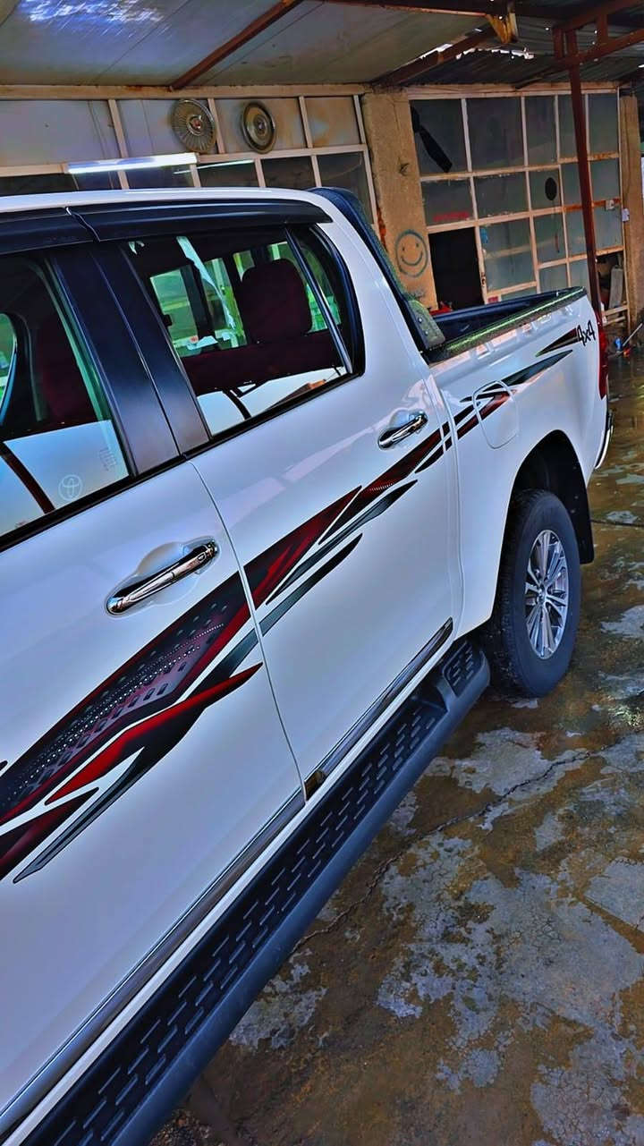 سلام عليكم للبيع هايلوكس 
 فورويل 2022 اوتوماتيك 4X4 سعودي بانزين 
فووول مواصفات.           السعر 310 بيه مجال 
مكفوله من كل نواحي 
سياره سعودي سيده نهرو
تبريد قطعتين +بيانو لمس
شاشه كبيره  + كامره
مانع انزلاق.   ماشيه 62 حقيقي 
رقم دولي سنويه مجدده 2027 بأسمي مشروع وطني
جاهزه من كلشي مابيها اي نواقص
تبريد ثلج ❄️ تدفئه شغاله
حداديه وصدر بالباكيت
جاهزه من كلشي مال جناي
مكان السياره صلاح الدين دجيل 
استفسار اتصال ***********
