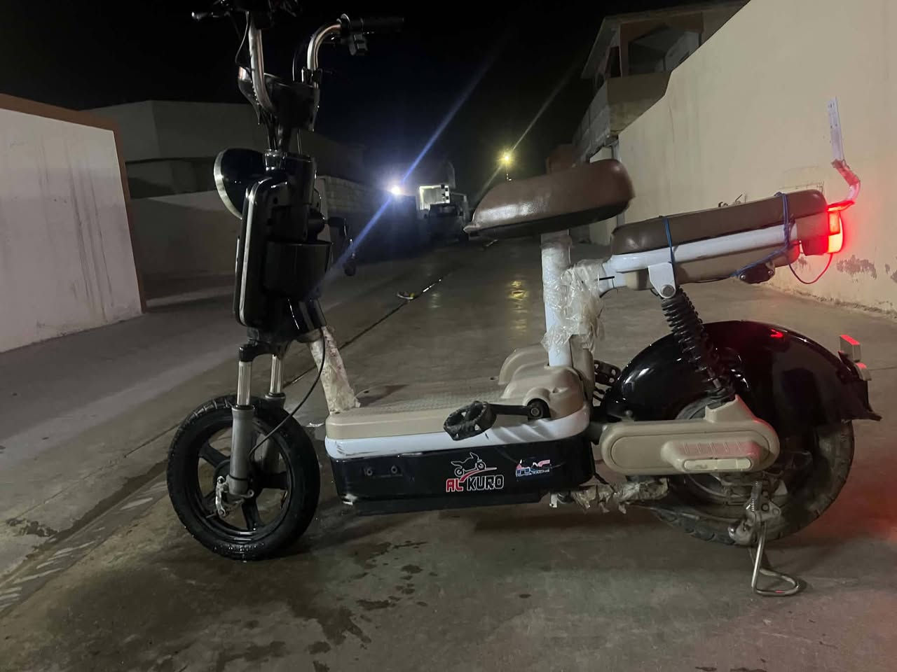 للبيع دراجه شحن حجم 14 فقط بايدر ثكيل و الصوره الي ماشر عليه بالاحمر شويه اعوج وبريكا
للبيع دراجه شحن حجم 14 فقط بايدر ثكيل و الصوره الي ماشر عليه بالاحمر شويه اعوج وبريكات تعبان السعر 140  وبي مجال الشراي يجي خاص لو يتصل على رقم ***********
