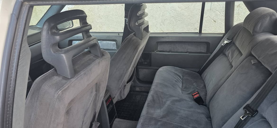 السلام عليكم 
فالفو 1991 سياره كفاله كير مكينه كفاله 
تخم تاير جديد ما بيه اي نقص من كهربائيات 
السياره جديده 
يرادله بس كمبريسر تبريد للعلم بي شوي تنفيس
*********** الميمونة, ميسان
