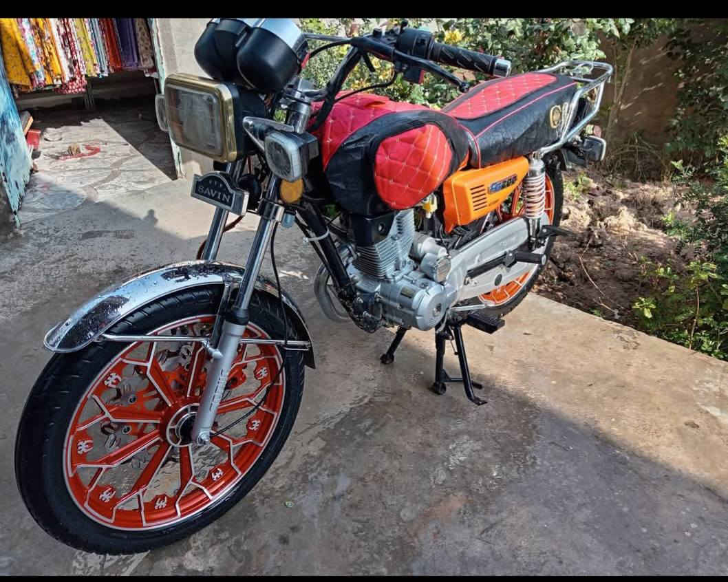 السلام عليكم دراجة موديل 2024دراجة مكفولة بس من عدة الشاشة عطلانة. الباقي مكفول اوراق كارتونيةالسعر خاص المكان اديالى سراجق الاتصال ***********
