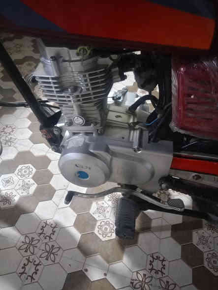 دراجه نامه اصلي ما مفتوح بيه برغي نضيفه كلش كلشي بيه شغال اوراق سعره مليون وميتين أو خمسين رقم الهاتف ***********
