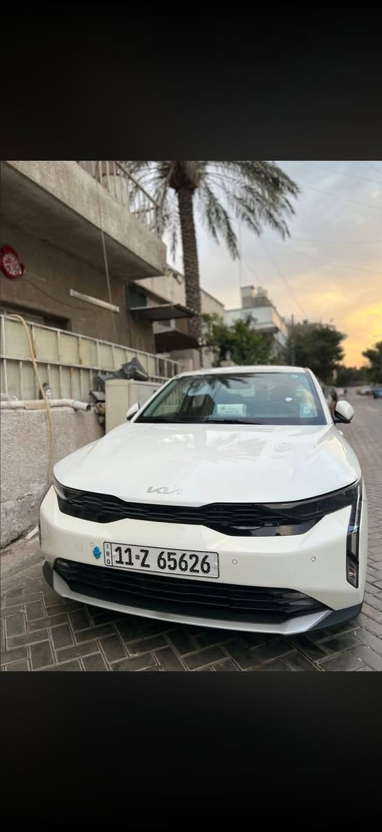 سلام عليكم كي 3 كوري اصلي للبيع موديل 2025 ماشيه 30 ألف بيها هاذا الحادث البسيط مثل ماوضح بصور وبيها شخط بالباب 
سعر 148 وبيها مجال رقم الهاتف *********** مكاني بغداد الوزيريه مكلف بنشر فقط ارد رقم هاتف
